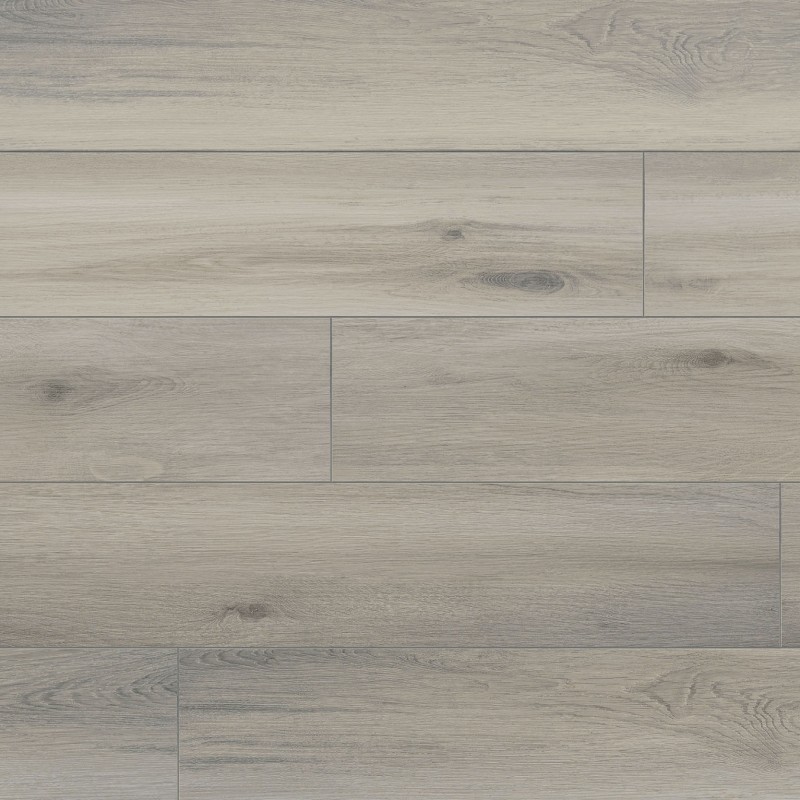 Suelo vinílico rígido Demes Oak con diseño efecto madera clara. Aporta calidez y naturalidad a espacios modernos.