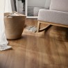 Pavimento vinílico Priar Oak, ideal para ambientes acogedores y modernos.