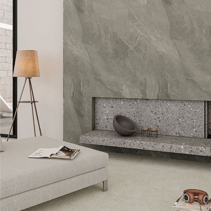Panel SPC Riven Slate: textura de pizarra natural con tonos grises elegantes.