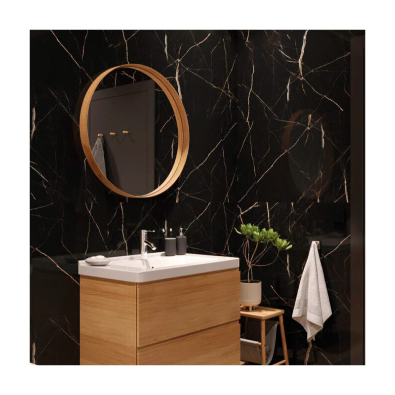 Calacatta Black: panel SPC brillante con vetas para un estilo elegante y moderno.